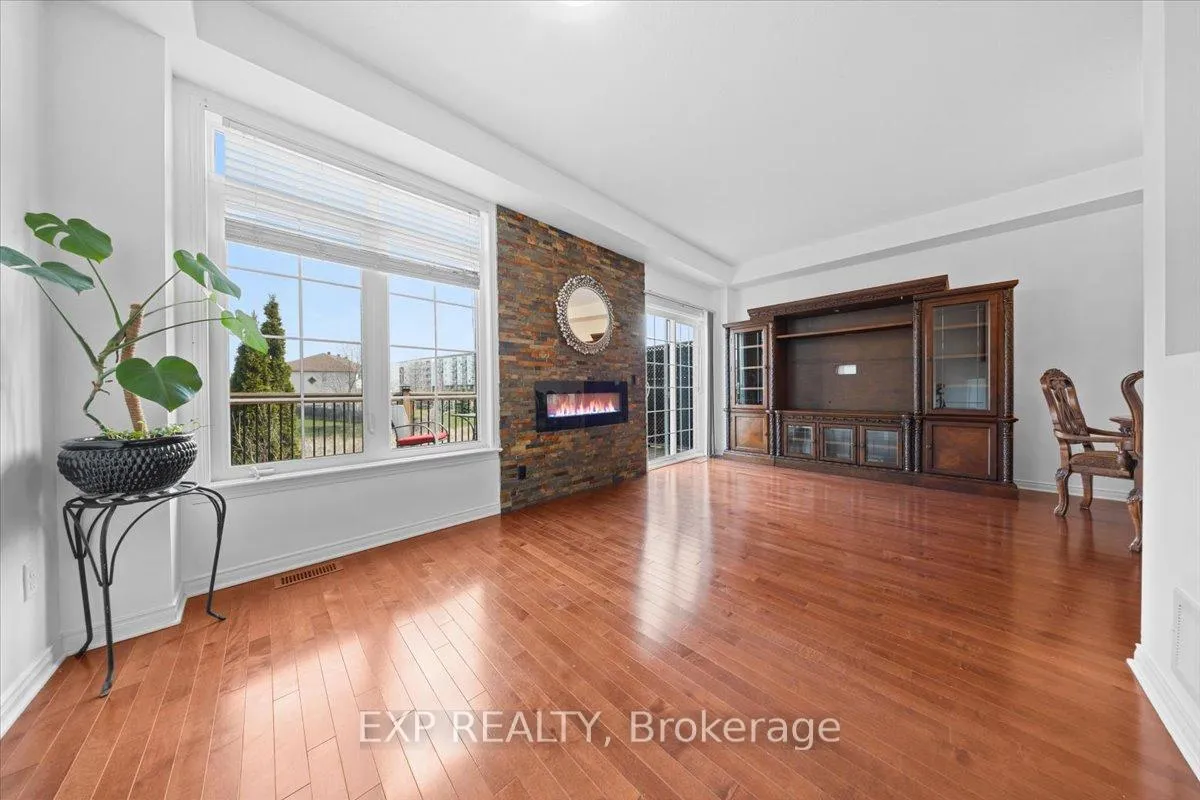Photo 7 of 628 Pepperville Crescent, Ottawa, Kanata - Emerald Meadows/Trailwest — HOMEH