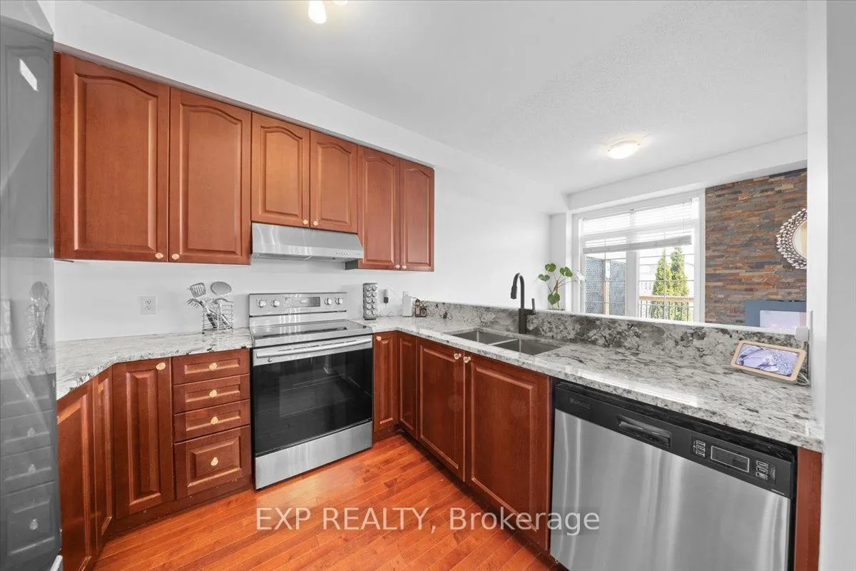 Photo 8 of 628 Pepperville Crescent, Ottawa, Kanata - Emerald Meadows/Trailwest — HOMEH