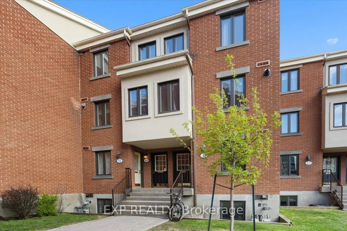 Photo 1 of 49 Crispin Private, Ottawa, Manor Park — HOMEH