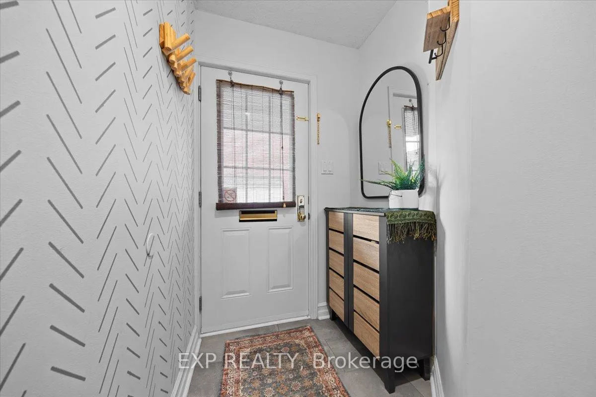 Photo 2 of 49 Crispin Private, Ottawa, Manor Park — HOMEH