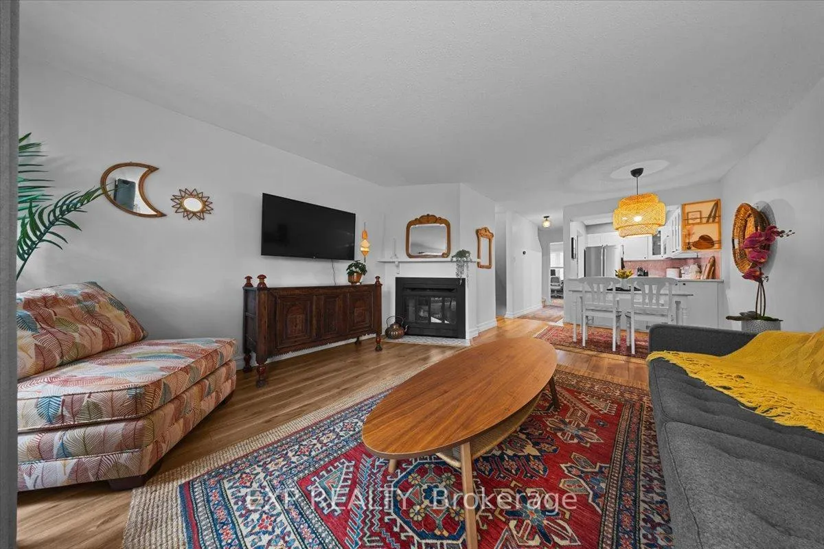 Photo 7 of 49 Crispin Private, Ottawa, Manor Park — HOMEH