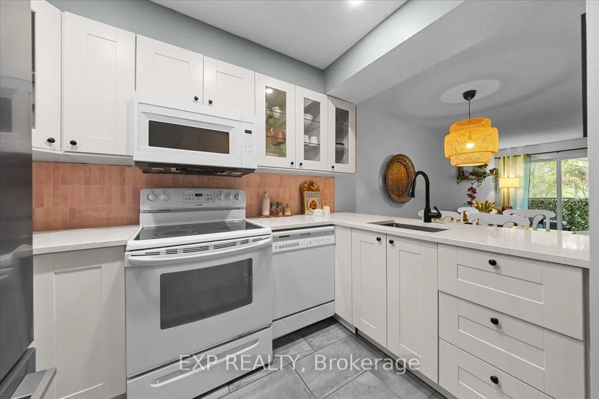 Photo 9 of 49 Crispin Private, Ottawa, Manor Park — HOMEH