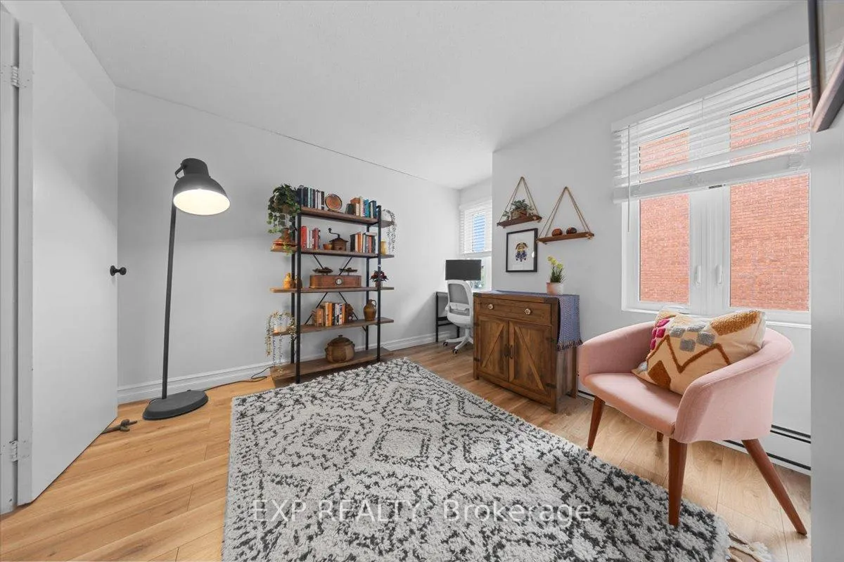 Photo 12 of 49 Crispin Private, Ottawa, Manor Park — HOMEH