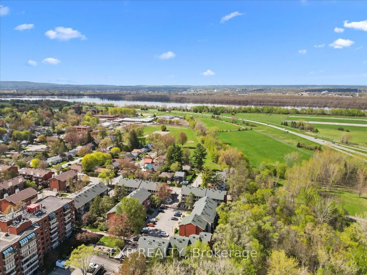 Photo 24 of 49 Crispin Private, Ottawa, Manor Park — HOMEH