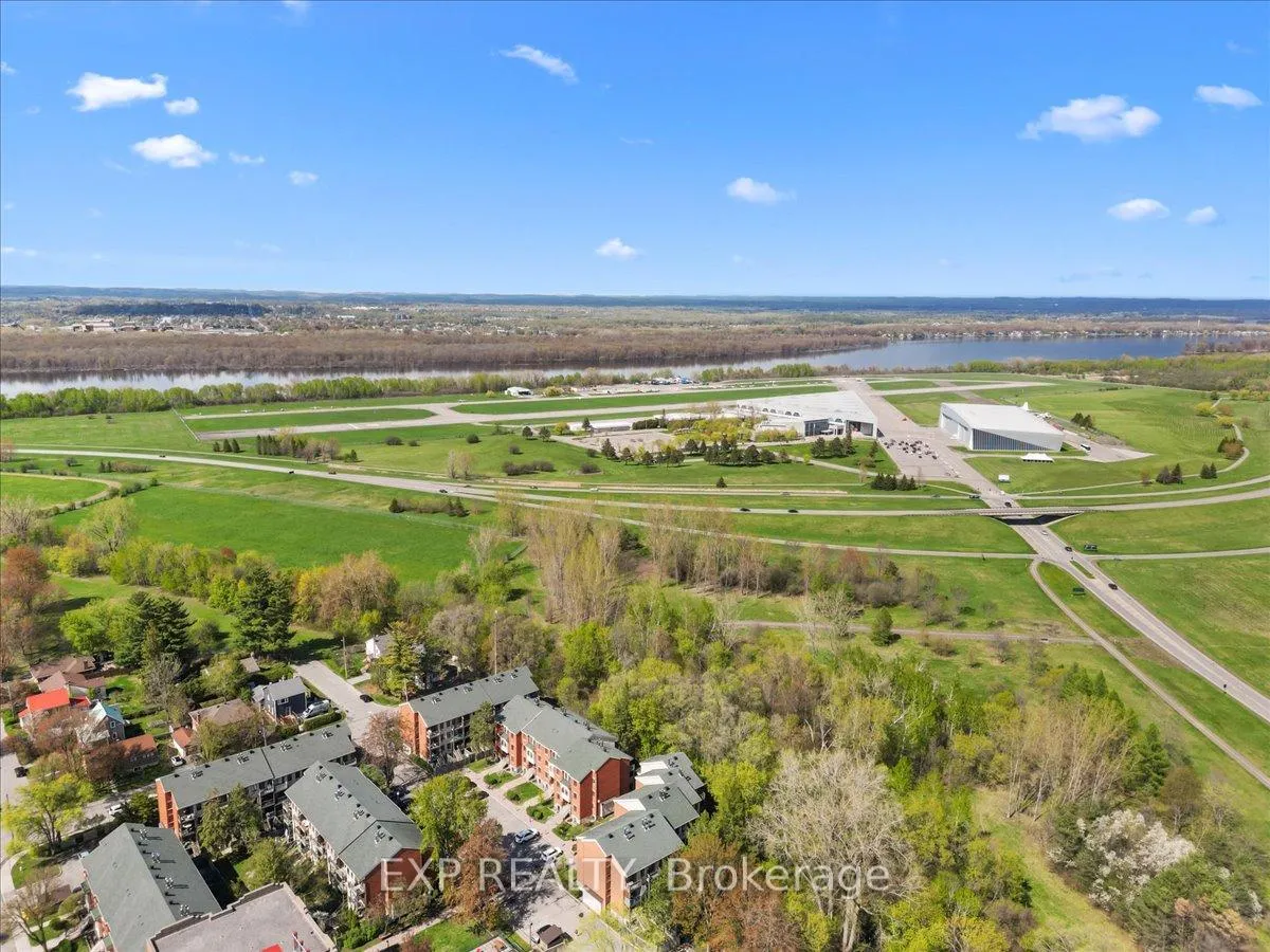 Photo 25 of 49 Crispin Private, Ottawa, Manor Park — HOMEH
