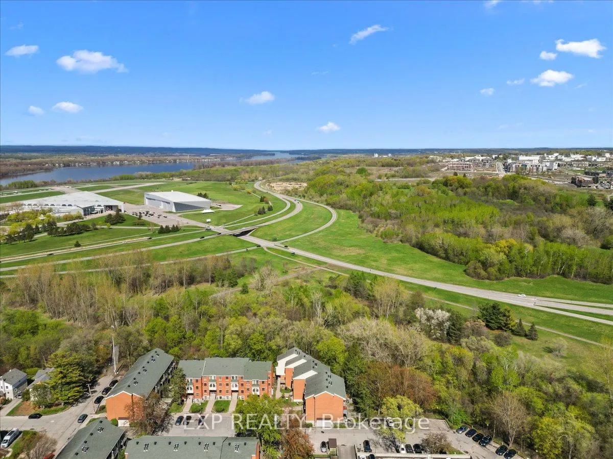Photo 26 of 49 Crispin Private, Ottawa, Manor Park — HOMEH