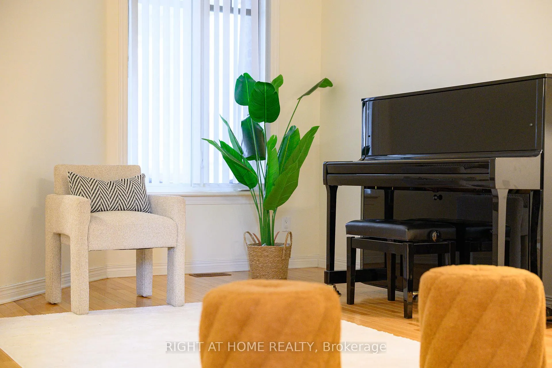 Photo 5 of 27 Knowlton Drive, Ottawa, Barrhaven East — HOMEH