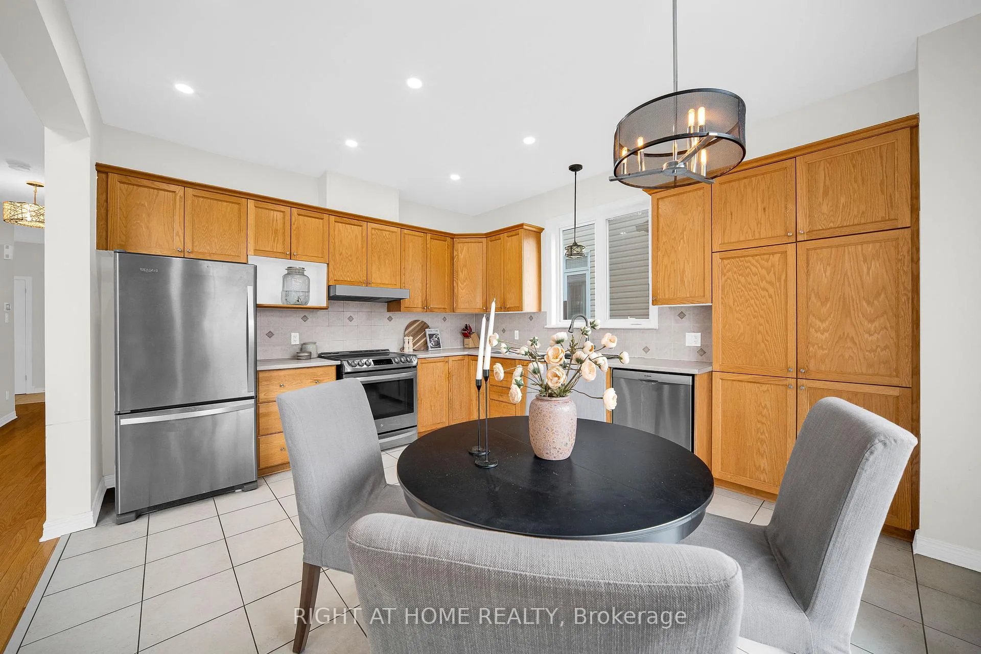 Photo 15 of 27 Knowlton Drive, Ottawa, Barrhaven East — HOMEH