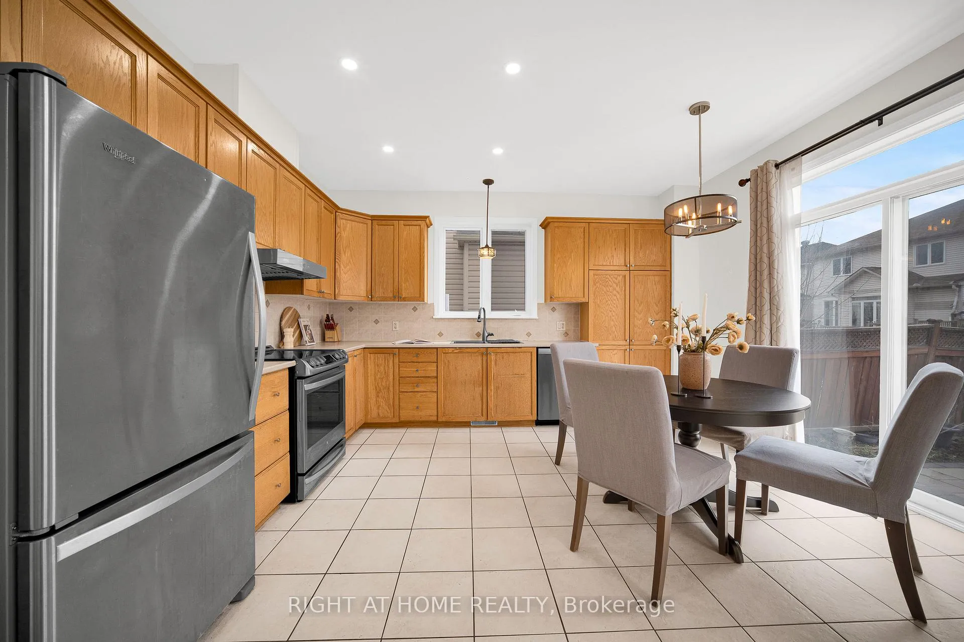 Photo 18 of 27 Knowlton Drive, Ottawa, Barrhaven East — HOMEH