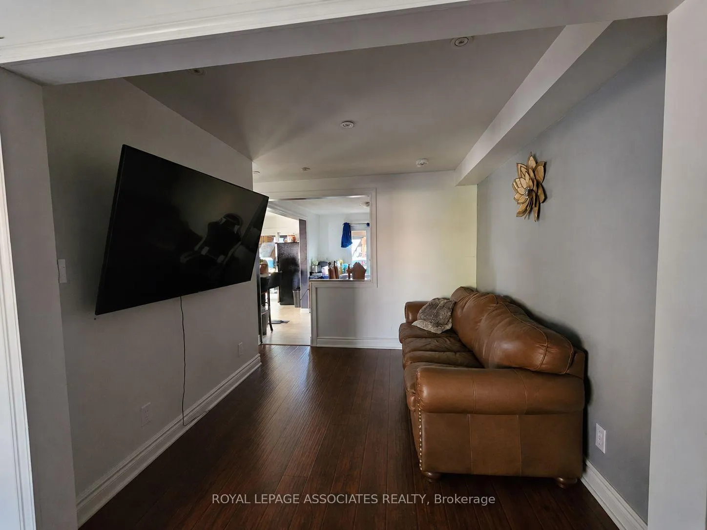 Photo 4 of 8 Chalmers Crescent, Ajax, Central — HOMEH