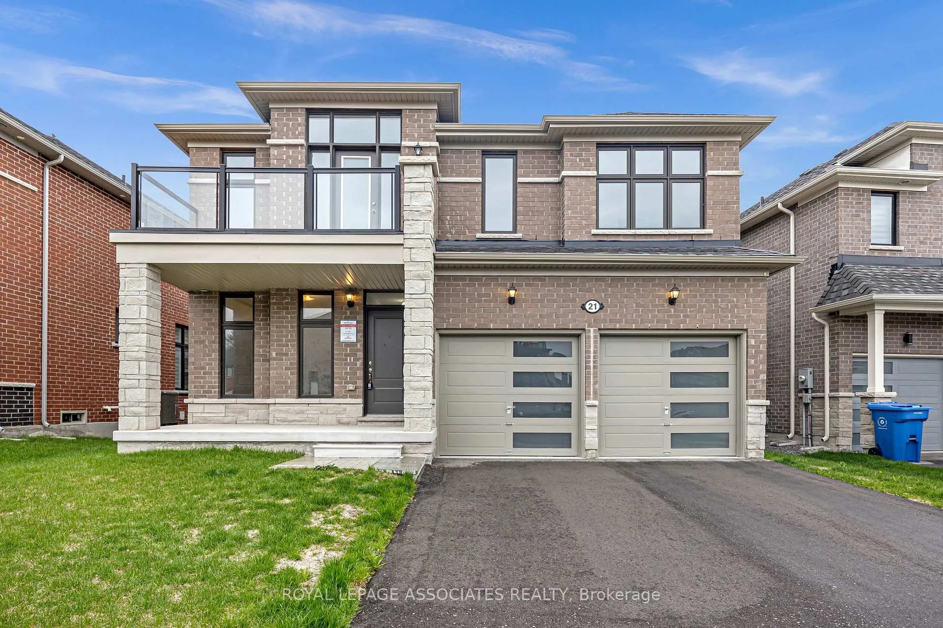 Photo 1 of 21 John Dallimore Drive, Georgina, Keswick South — HOMEH