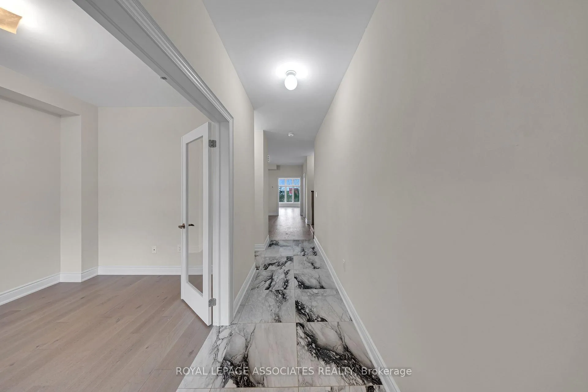 Photo 2 of 21 John Dallimore Drive, Georgina, Keswick South — HOMEH