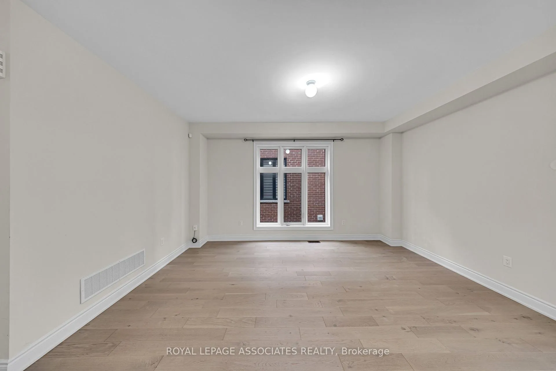 Photo 6 of 21 John Dallimore Drive, Georgina, Keswick South — HOMEH