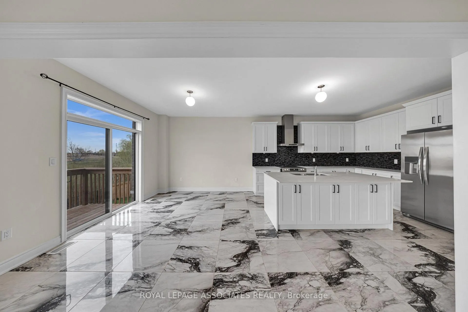 Photo 10 of 21 John Dallimore Drive, Georgina, Keswick South — HOMEH