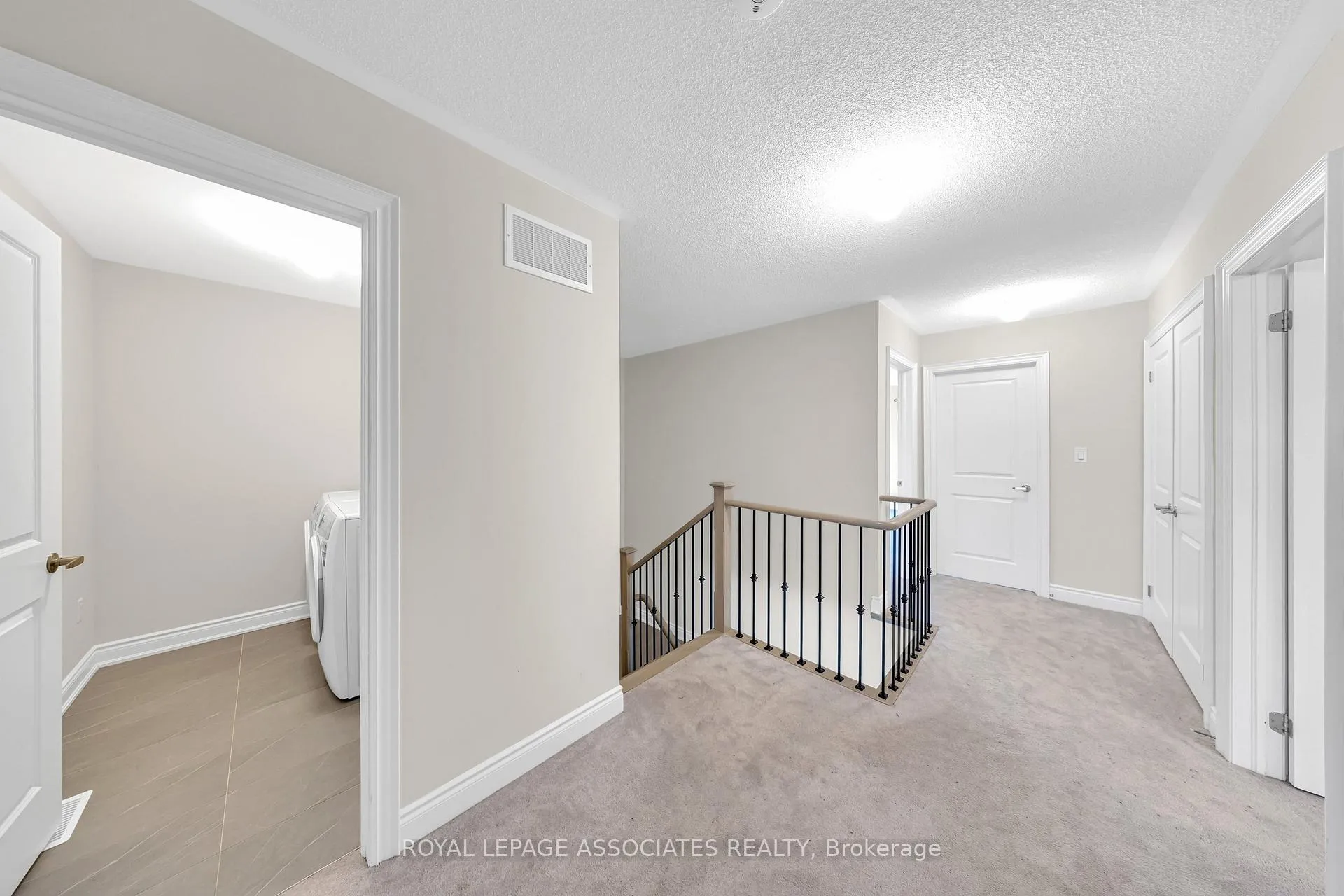 Photo 19 of 21 John Dallimore Drive, Georgina, Keswick South — HOMEH