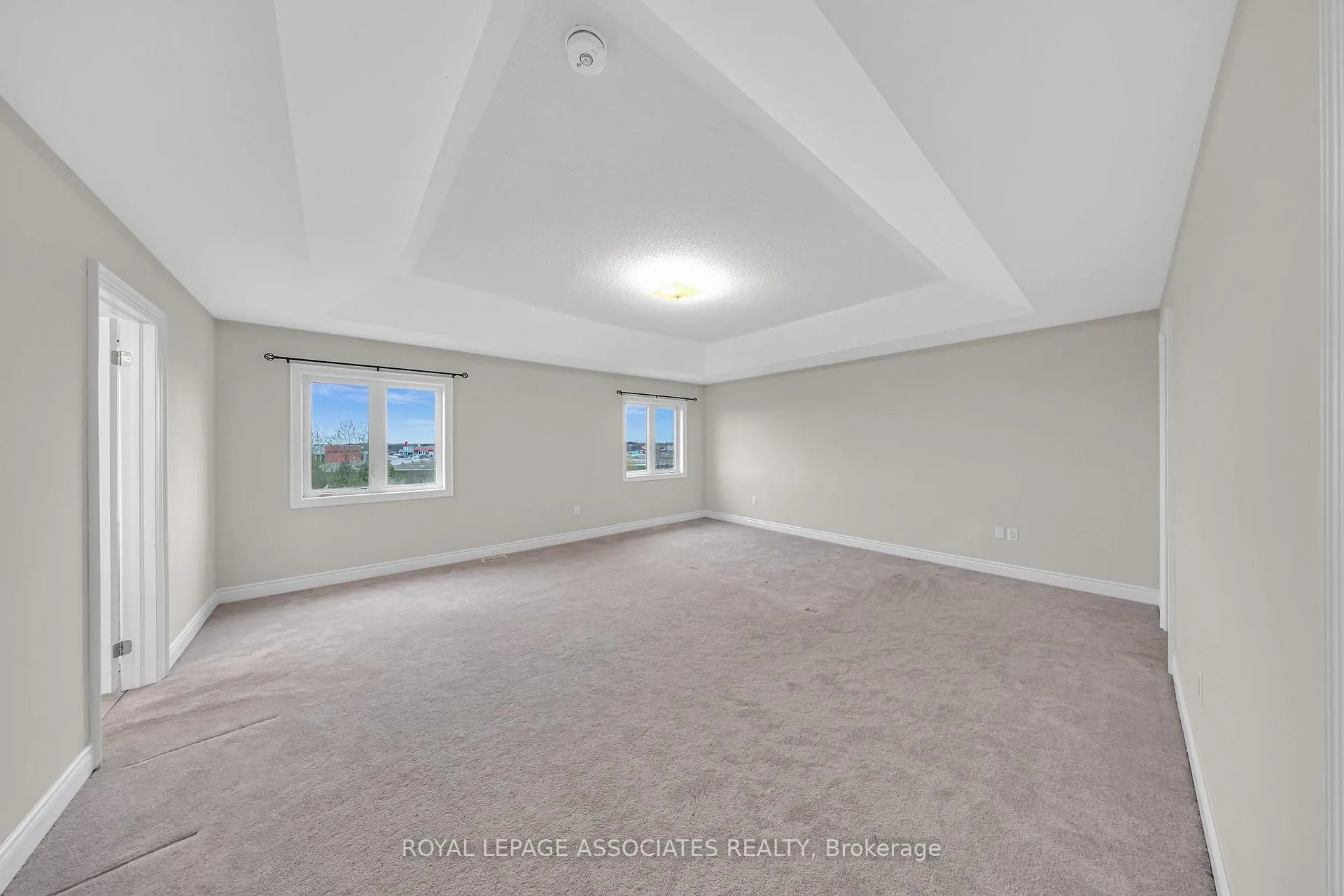 Photo 20 of 21 John Dallimore Drive, Georgina, Keswick South — HOMEH