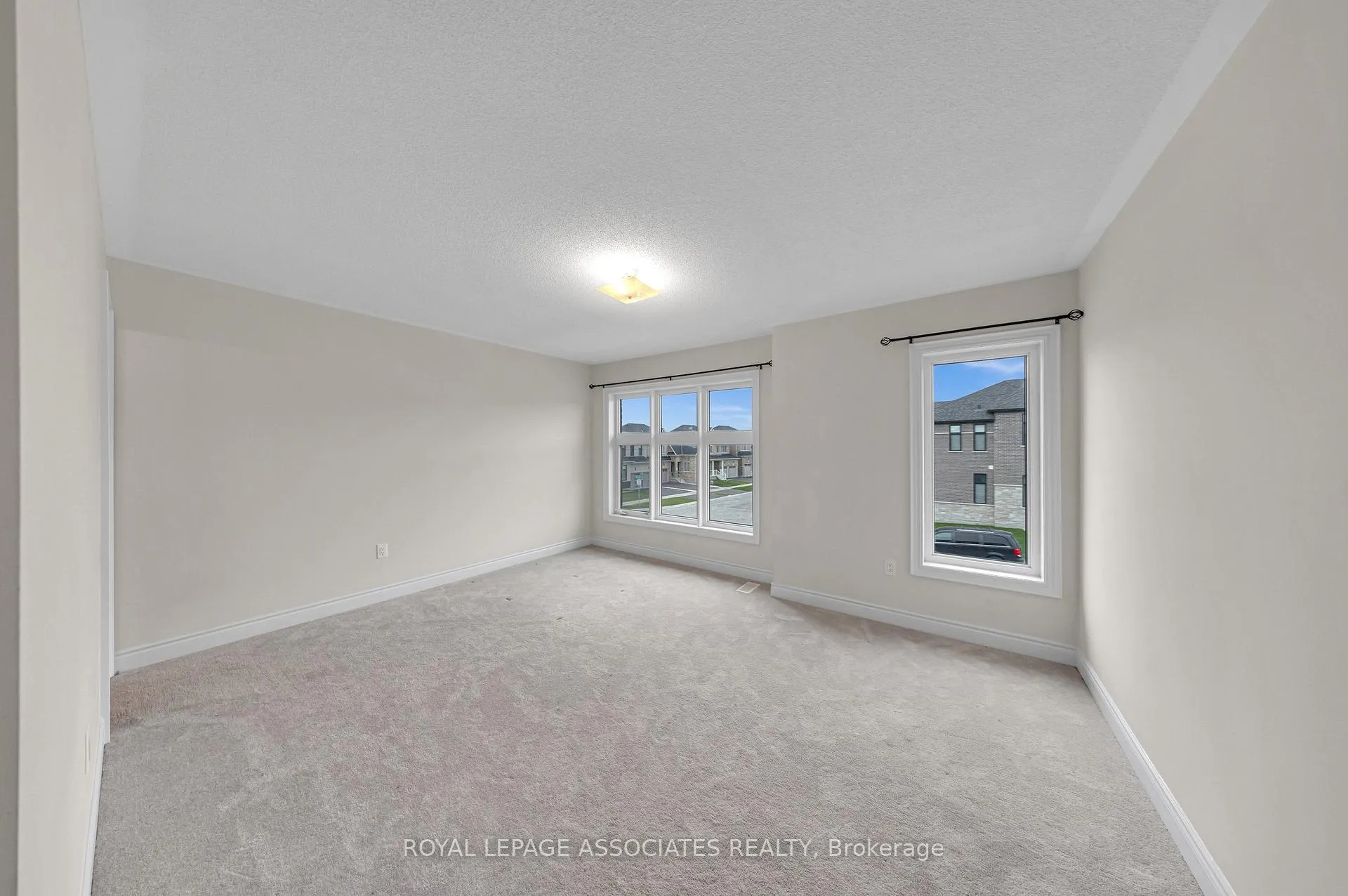 Photo 25 of 21 John Dallimore Drive, Georgina, Keswick South — HOMEH