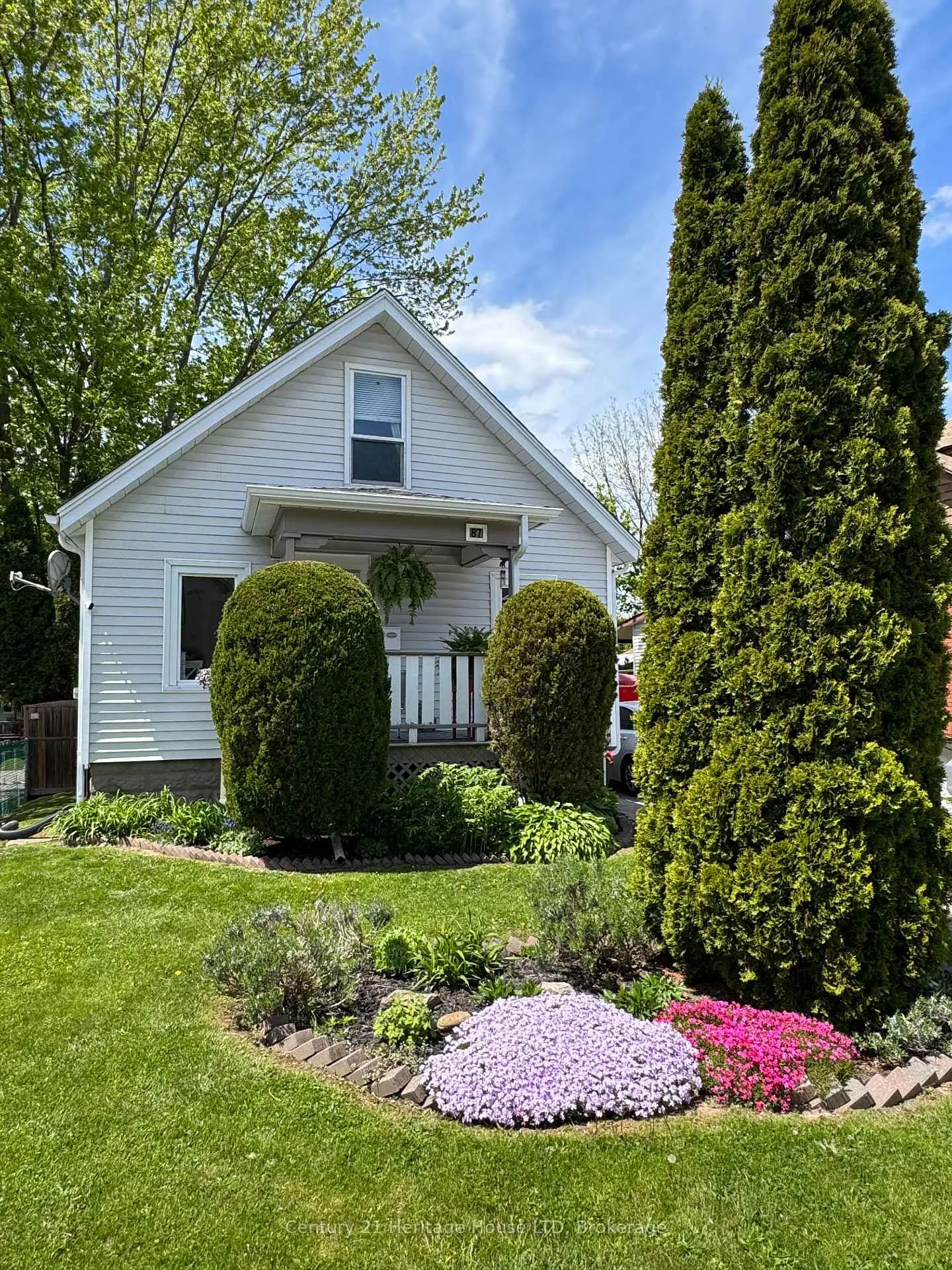 Photo 2 of 87 Margery Road, Welland, Welland Downtown — HOMEH