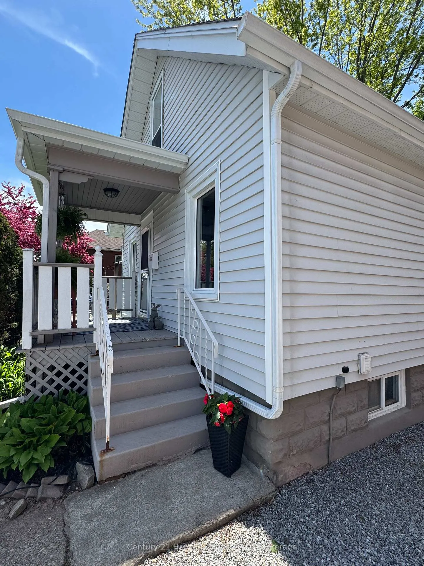 Photo 3 of 87 Margery Road, Welland, Welland Downtown — HOMEH