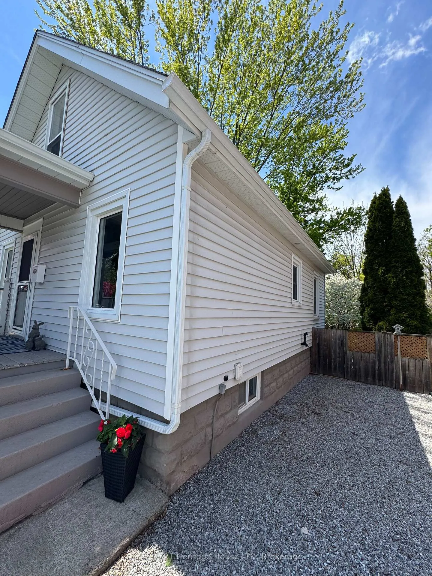 Photo 5 of 87 Margery Road, Welland, Welland Downtown — HOMEH