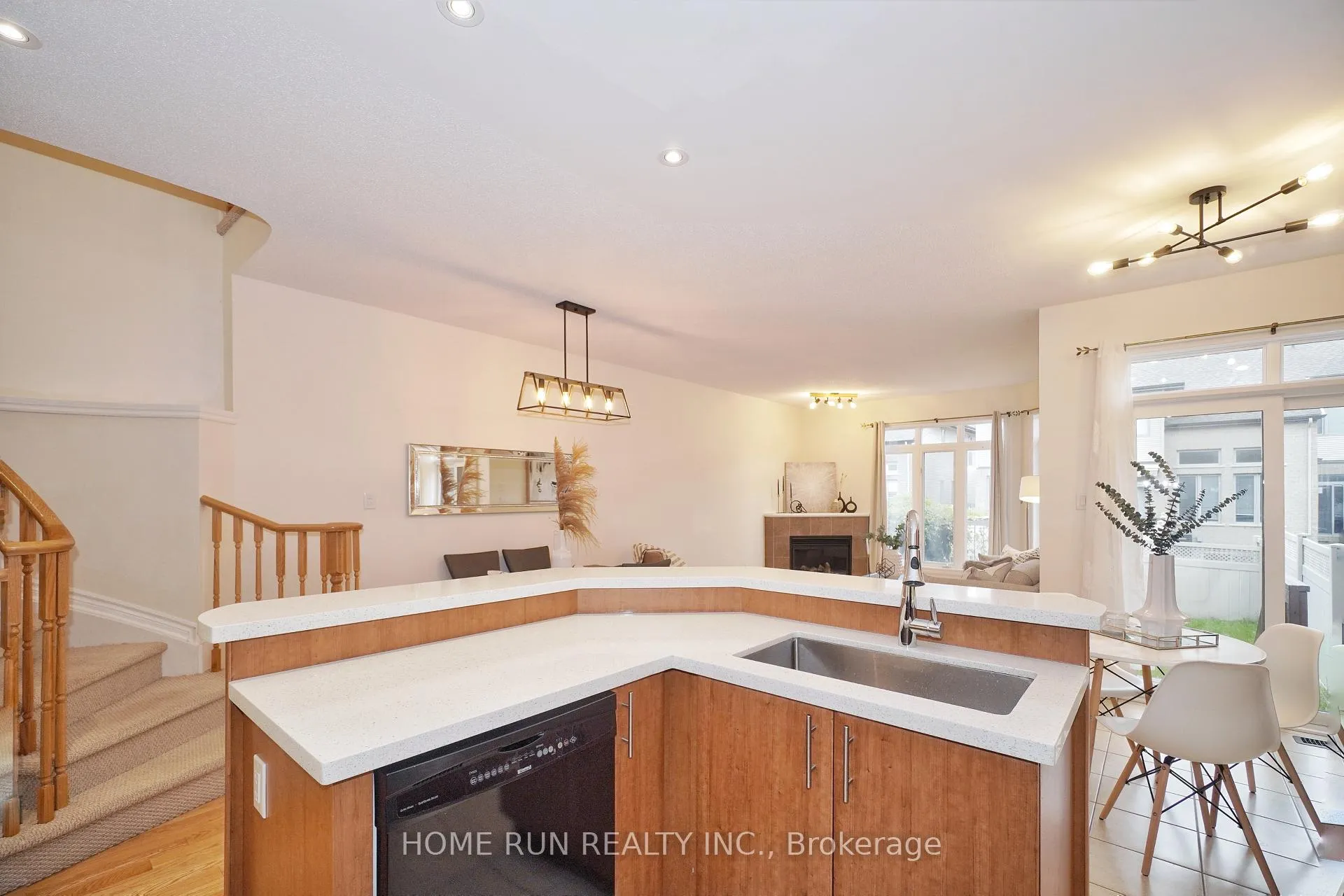 Photo 9 of 157 Mattingly Way, Ottawa, Riverside South/Gloucester Glen — HOMEH
