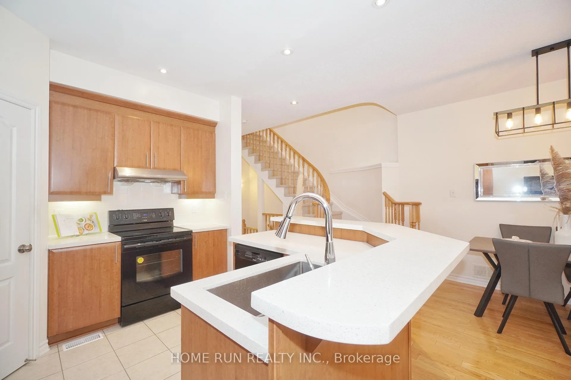 Photo 10 of 157 Mattingly Way, Ottawa, Riverside South/Gloucester Glen — HOMEH