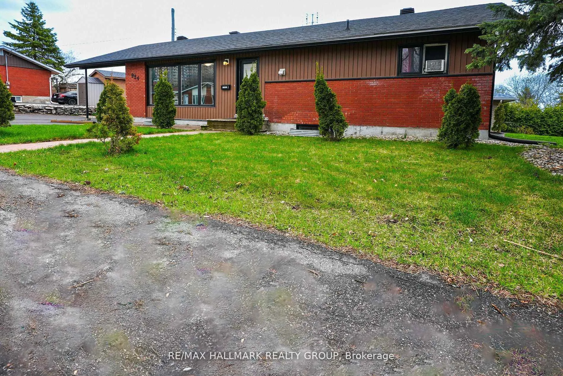 Photo 3 of 924 Bermuda Avenue, Ottawa, Carson Meadows — HOMEH