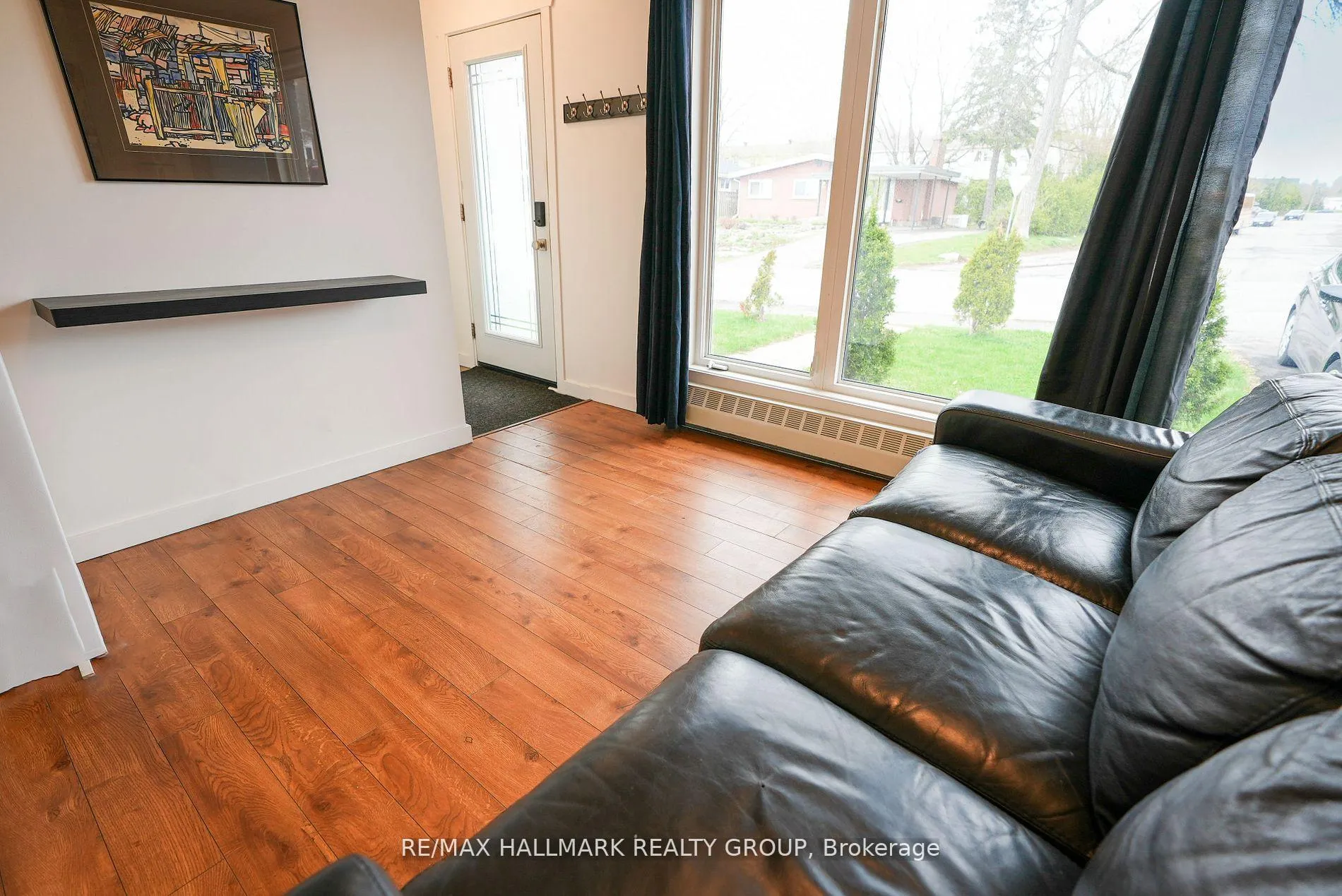 Photo 6 of 924 Bermuda Avenue, Ottawa, Carson Meadows — HOMEH