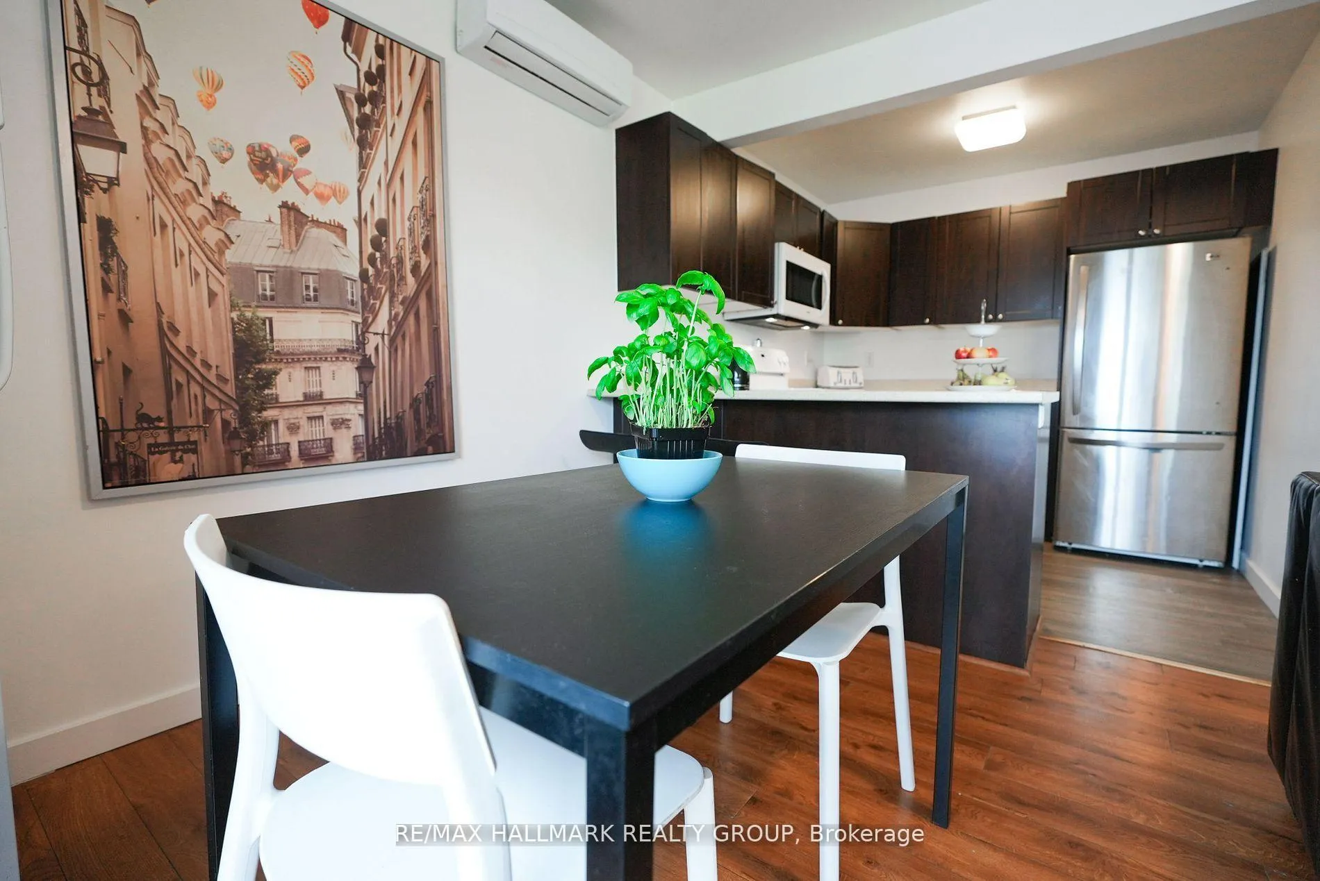 Photo 8 of 924 Bermuda Avenue, Ottawa, Carson Meadows — HOMEH