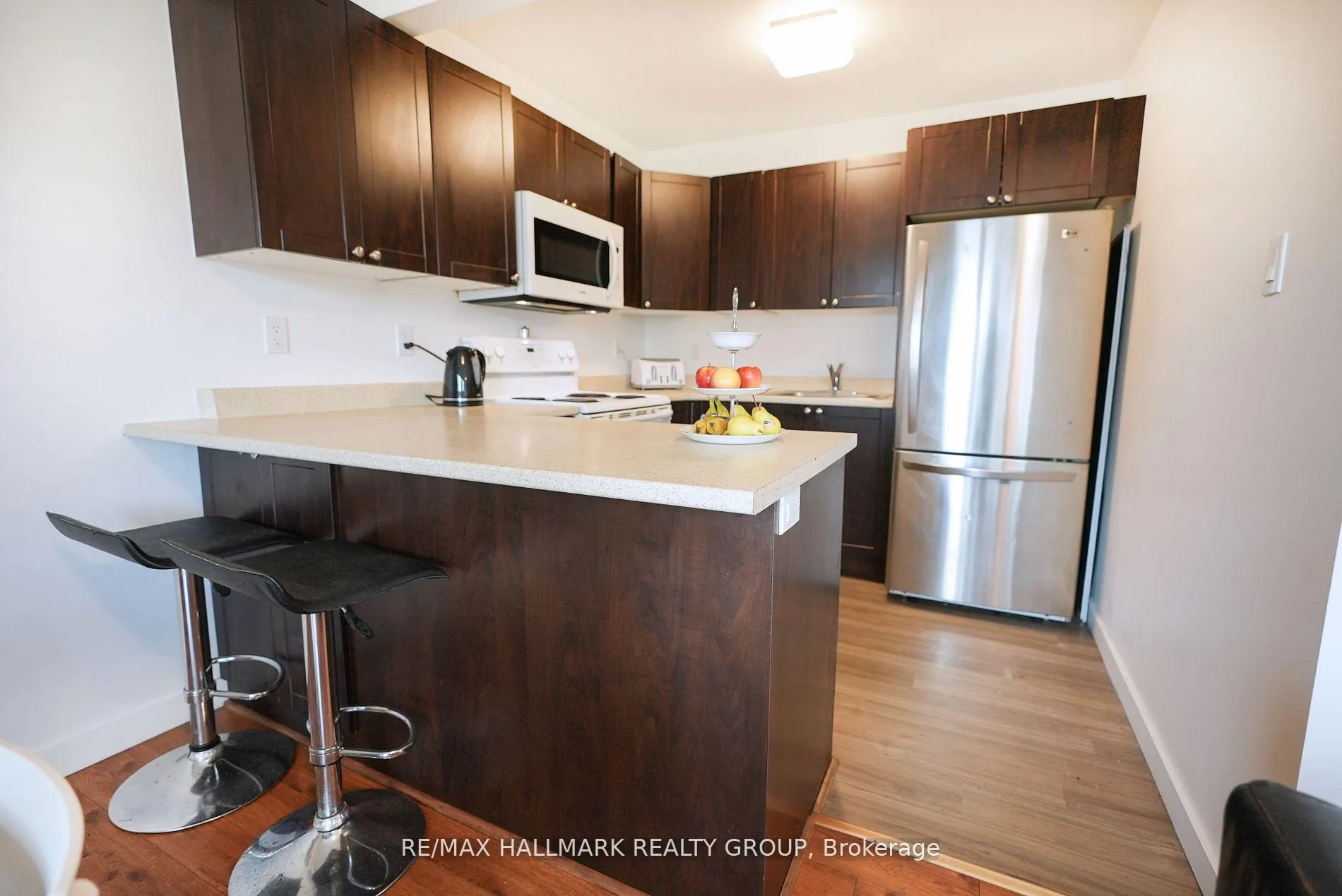 Photo 9 of 924 Bermuda Avenue, Ottawa, Carson Meadows — HOMEH