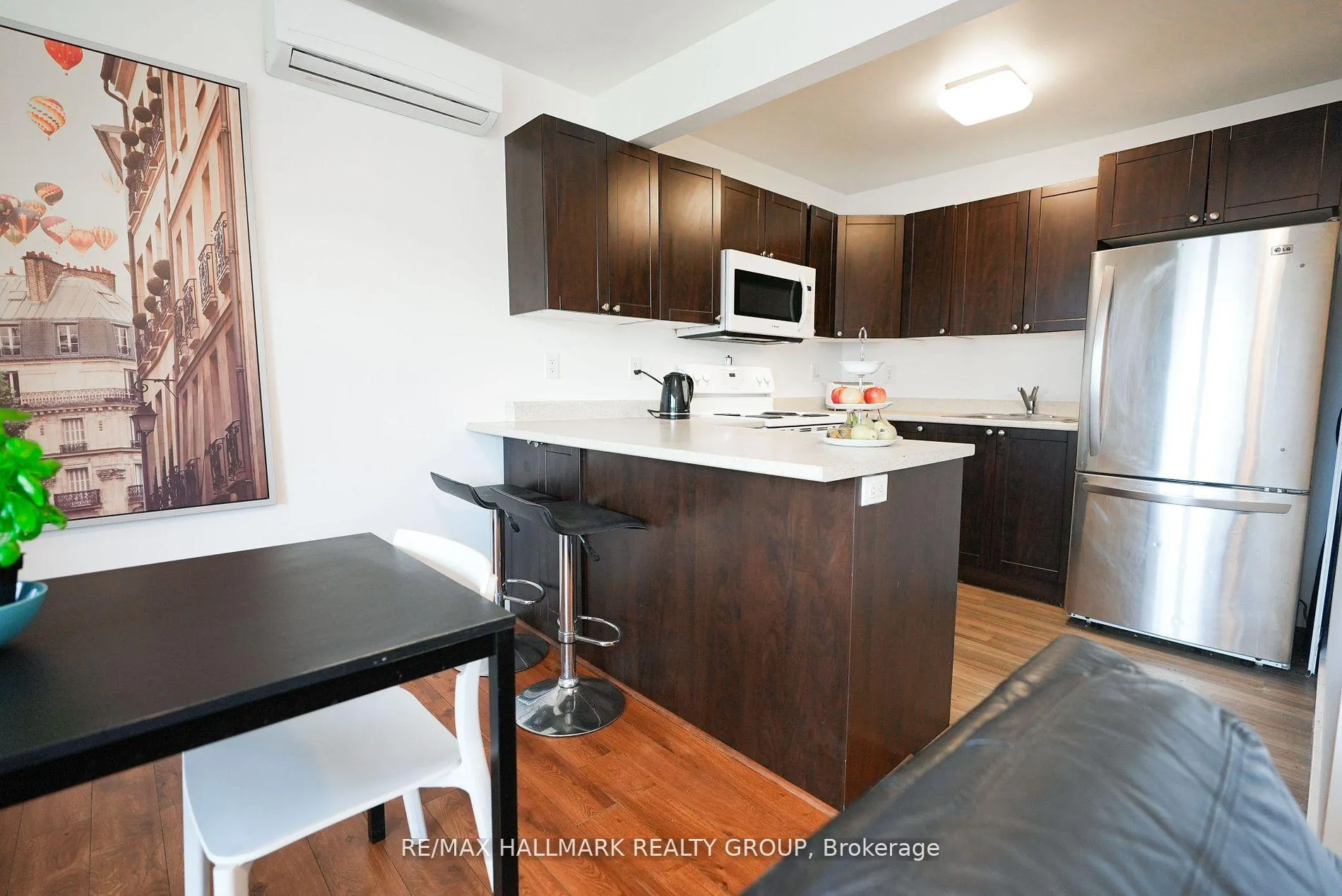 Photo 10 of 924 Bermuda Avenue, Ottawa, Carson Meadows — HOMEH