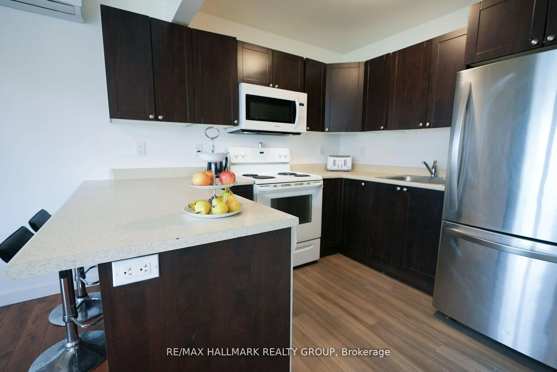 Photo 11 of 924 Bermuda Avenue, Ottawa, Carson Meadows — HOMEH
