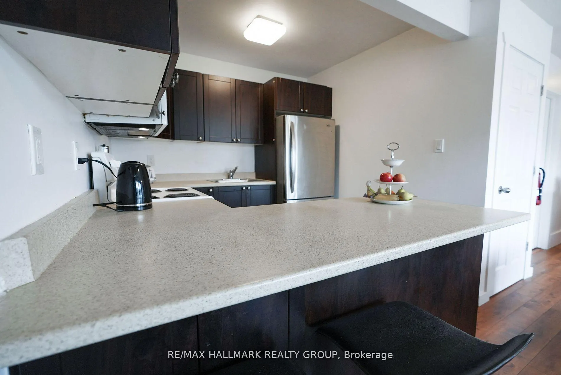 Photo 12 of 924 Bermuda Avenue, Ottawa, Carson Meadows — HOMEH