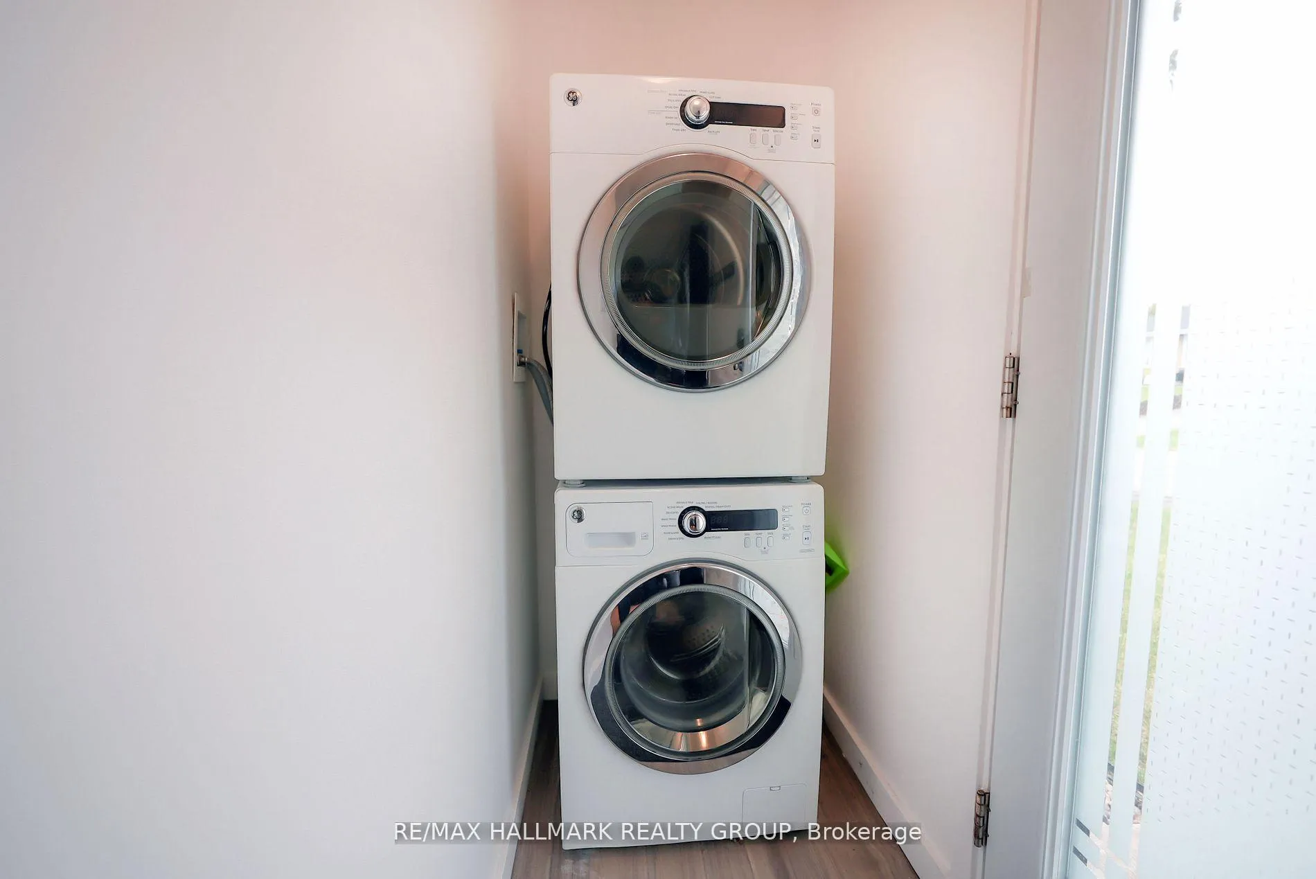 Photo 18 of 924 Bermuda Avenue, Ottawa, Carson Meadows — HOMEH