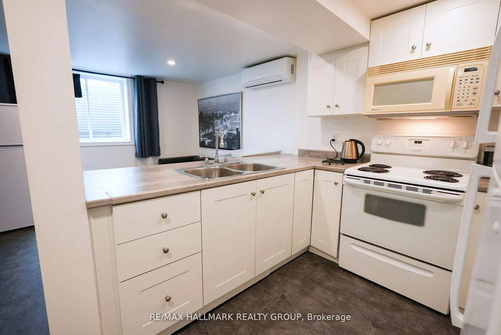 Photo 20 of 924 Bermuda Avenue, Ottawa, Carson Meadows — HOMEH