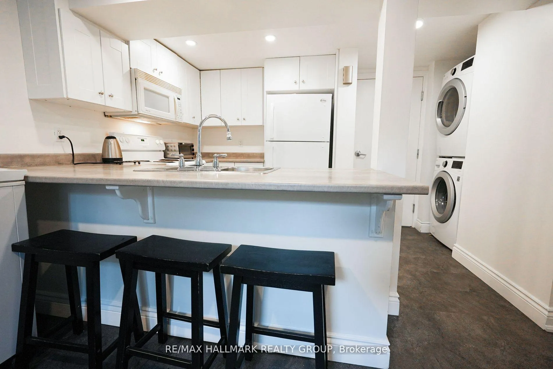 Photo 21 of 924 Bermuda Avenue, Ottawa, Carson Meadows — HOMEH