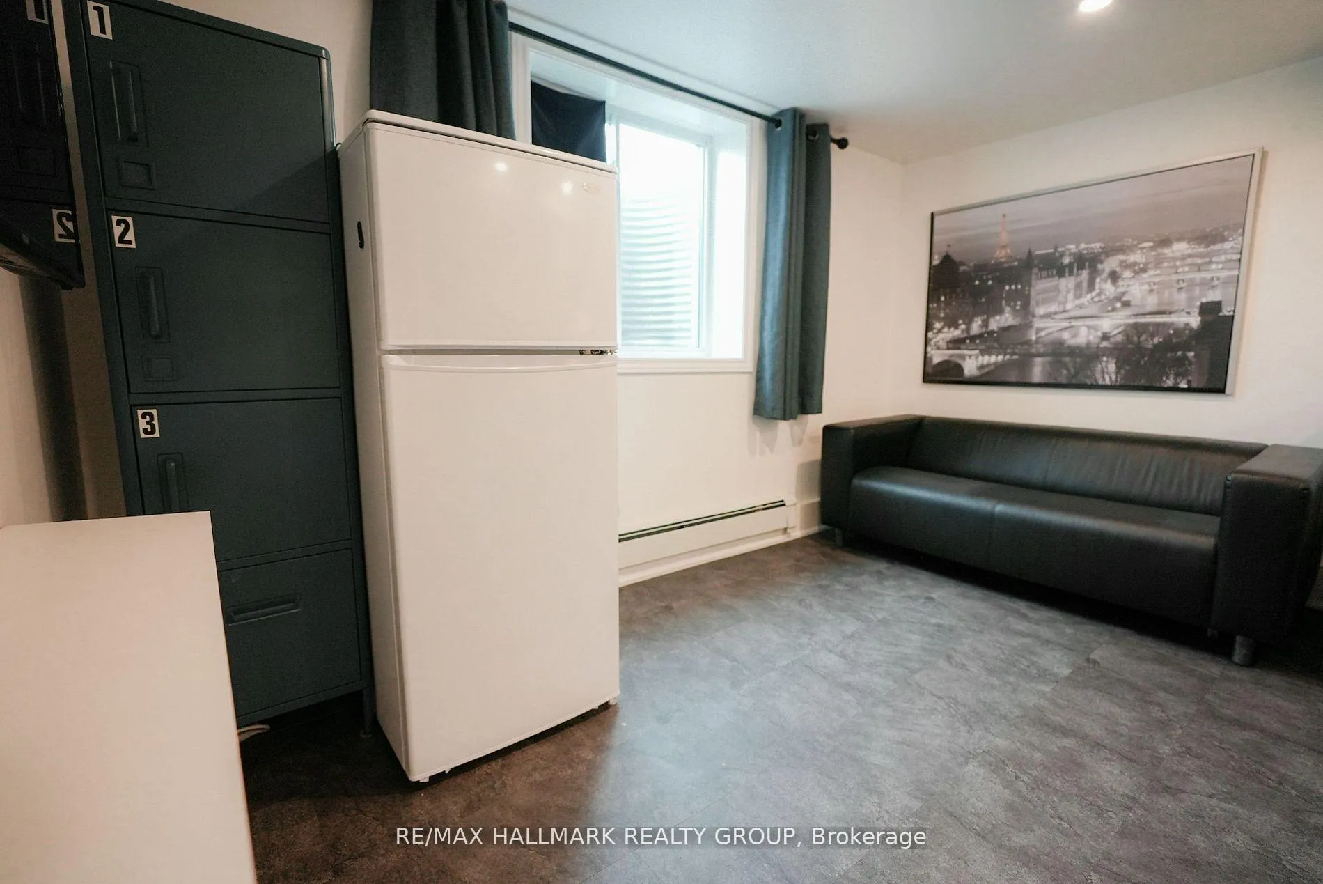 Photo 24 of 924 Bermuda Avenue, Ottawa, Carson Meadows — HOMEH