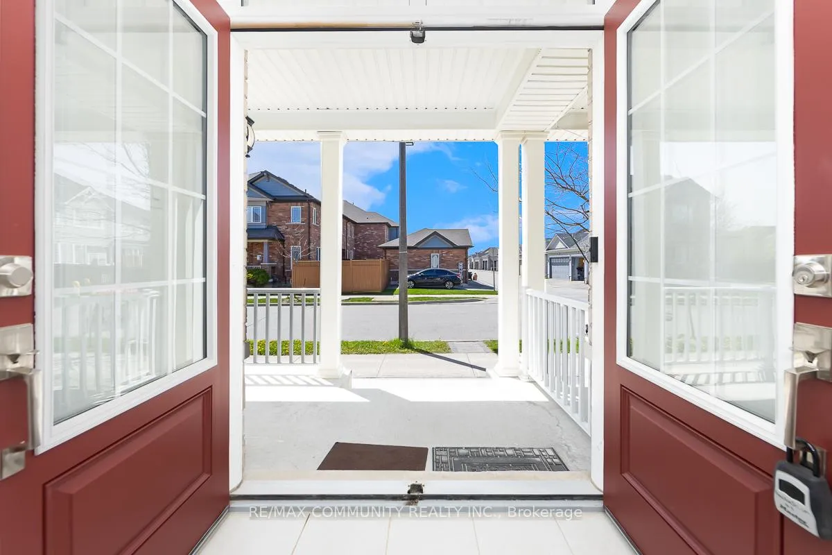 Photo 3 of 99 Cornwall Drive, Markham, Cornell — HOMEH