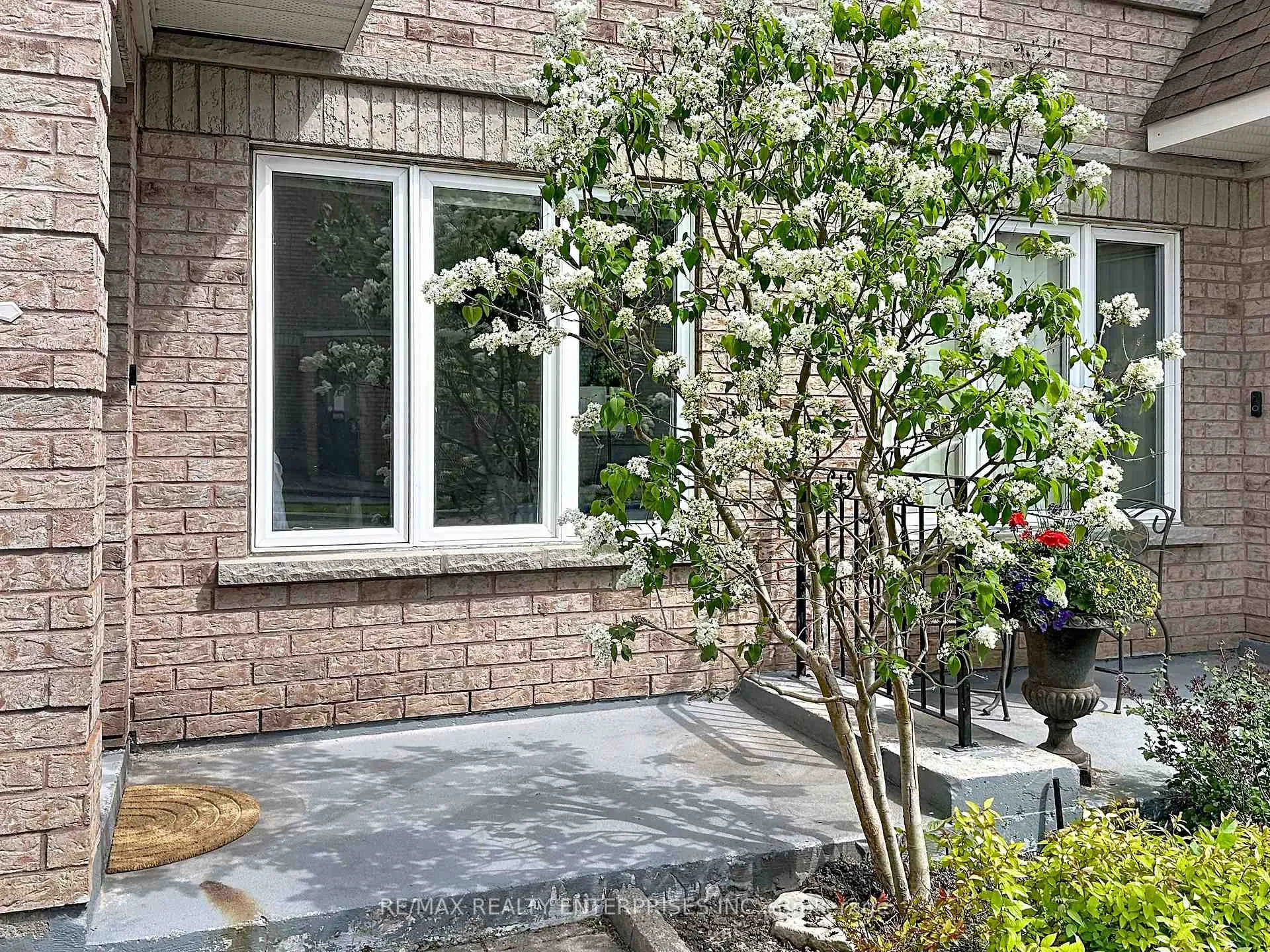 Photo 3 of Unit 102, 52 Aerodrome Crescent, Toronto, Leaside — HOMEH