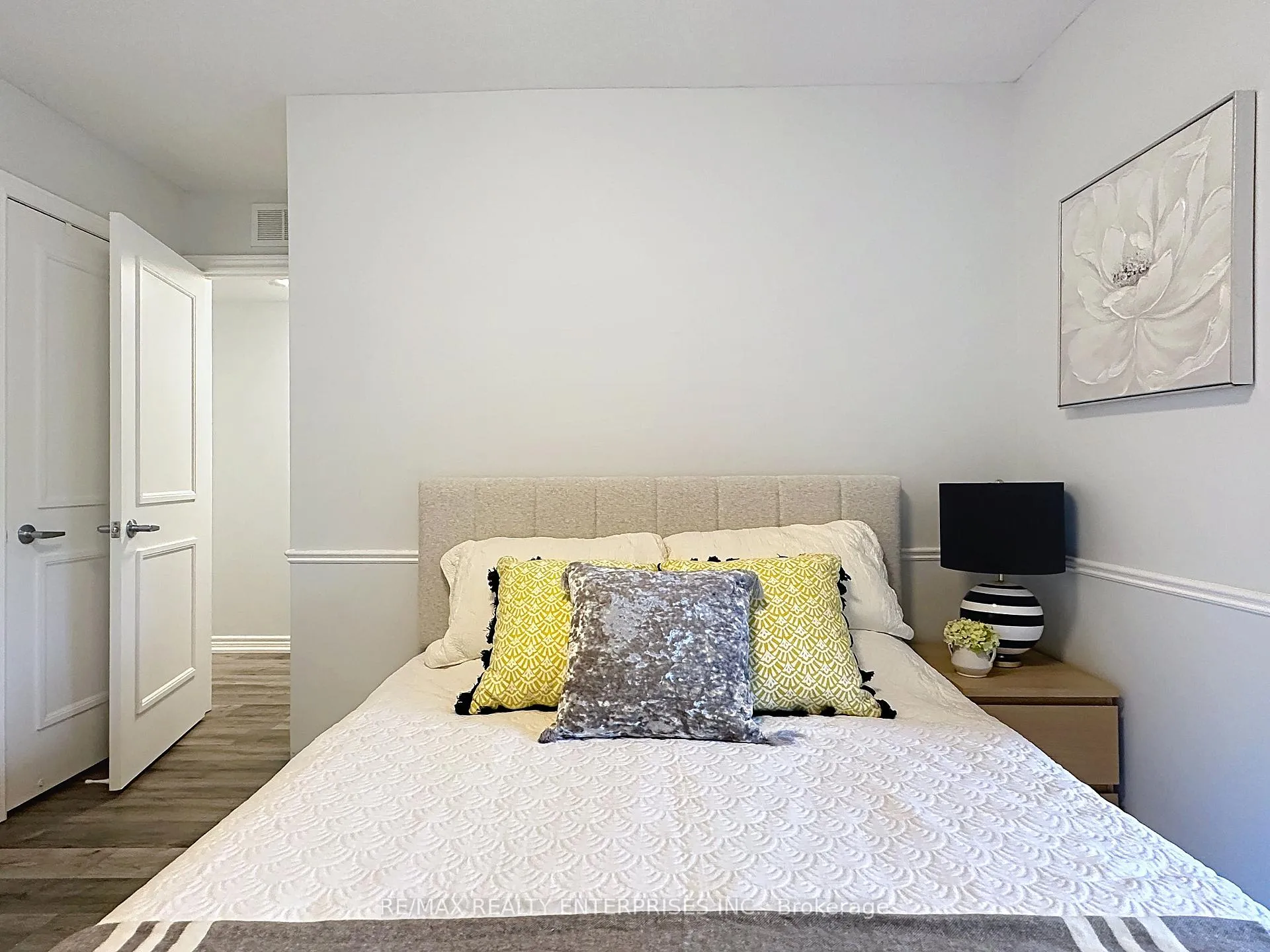 Photo 33 of Unit 102, 52 Aerodrome Crescent, Toronto, Leaside — HOMEH