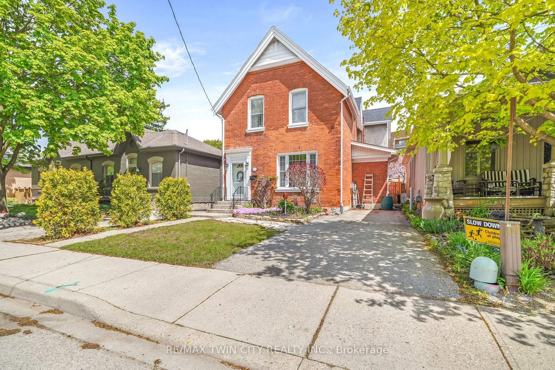 Photo 2 of 27 Ada Avenue, Brantford, North Ward — HOMEH