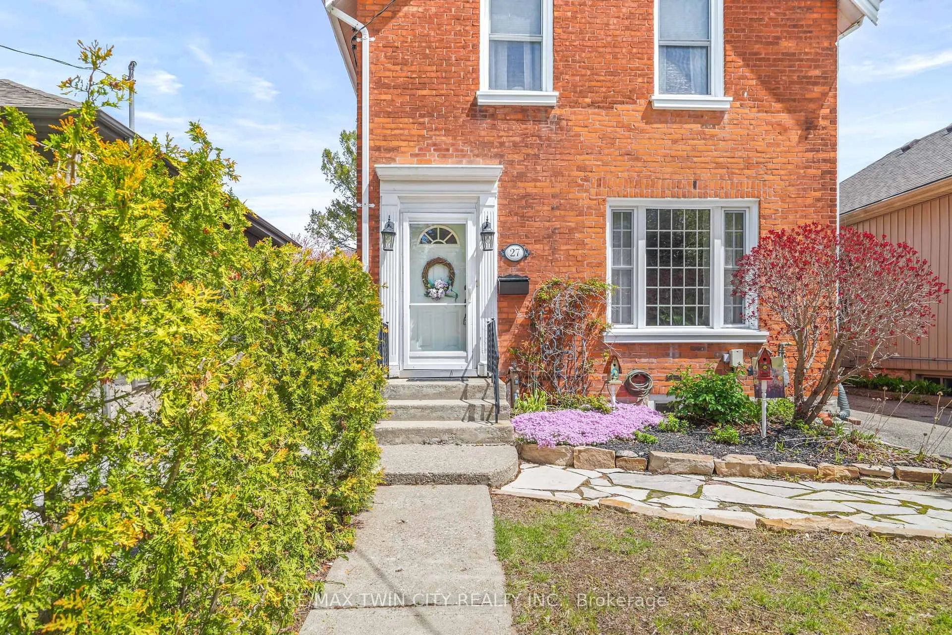 Photo 3 of 27 Ada Avenue, Brantford, North Ward — HOMEH