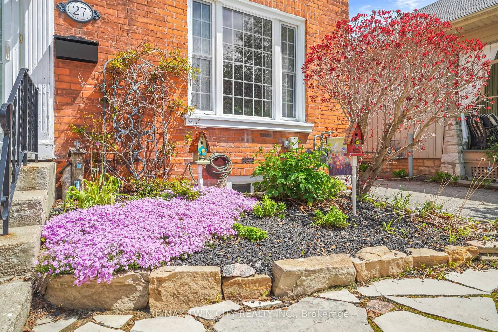 Photo 4 of 27 Ada Avenue, Brantford, North Ward — HOMEH