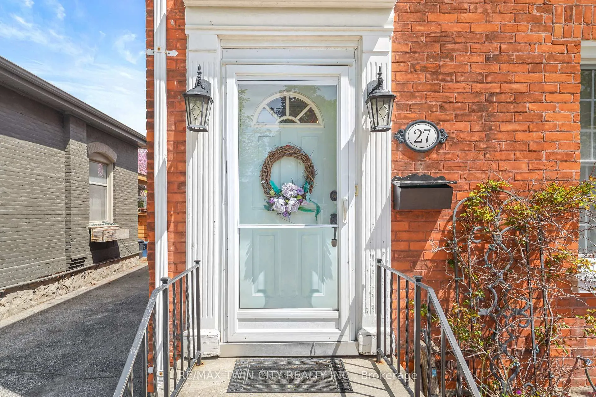 Photo 5 of 27 Ada Avenue, Brantford, North Ward — HOMEH