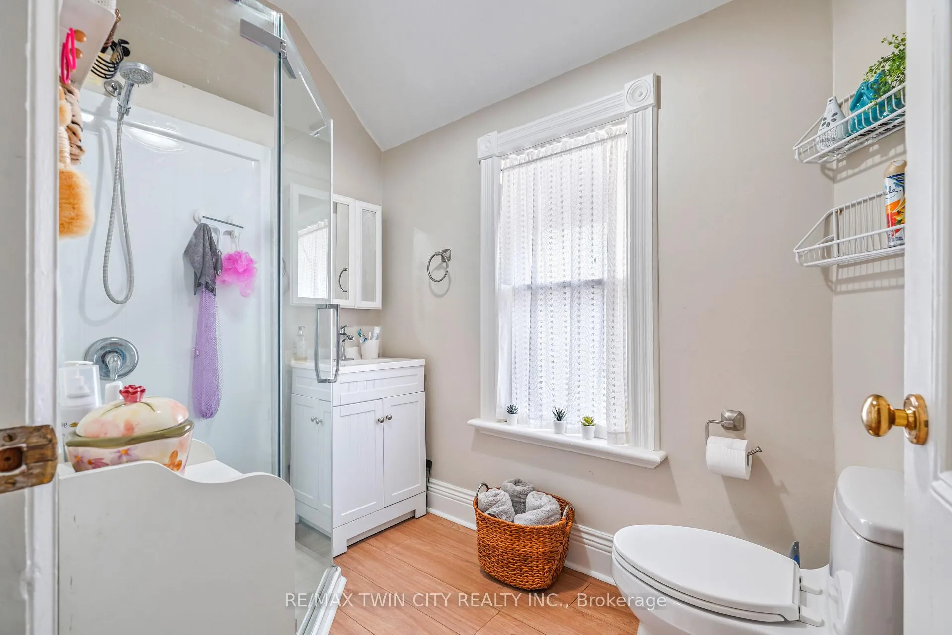Photo 31 of 27 Ada Avenue, Brantford, North Ward — HOMEH