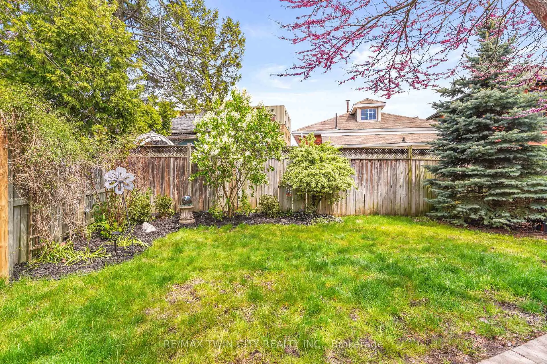 Photo 37 of 27 Ada Avenue, Brantford, North Ward — HOMEH