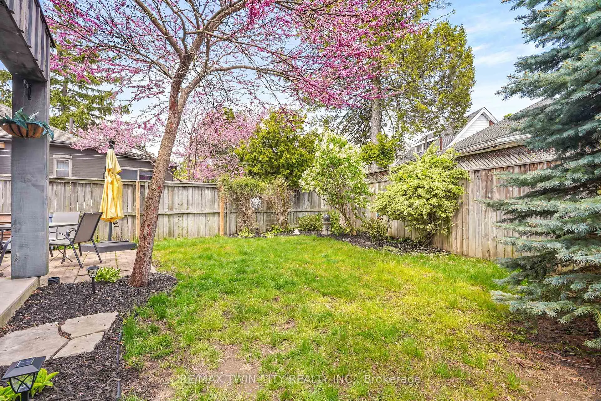 Photo 39 of 27 Ada Avenue, Brantford, North Ward — HOMEH