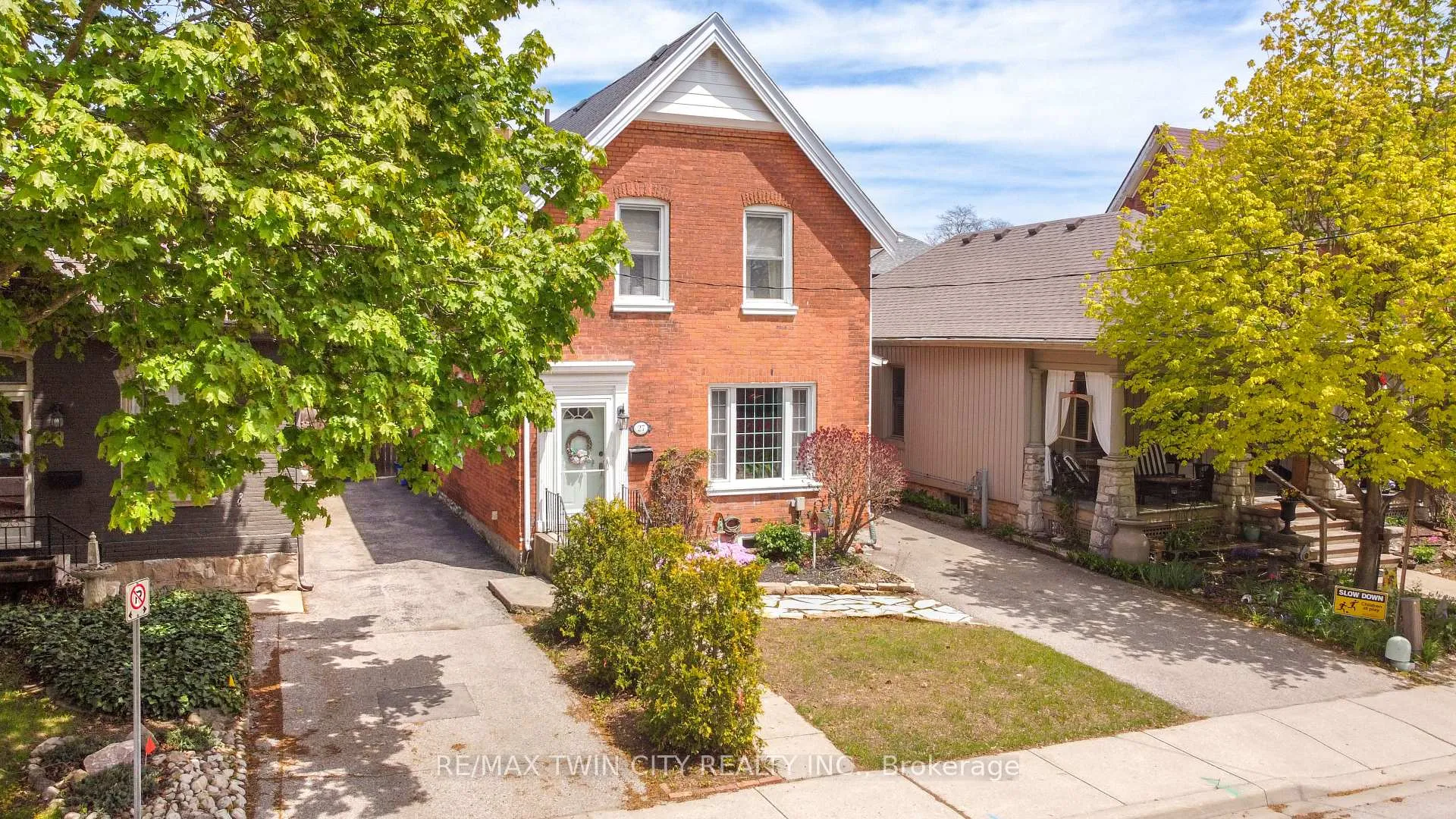 Photo 42 of 27 Ada Avenue, Brantford, North Ward — HOMEH