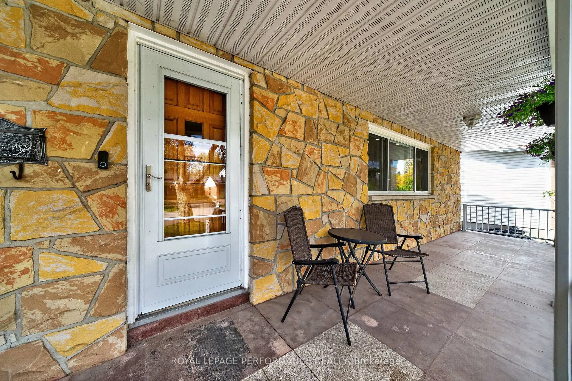 Photo 4 of 1182 Greyrock Crescent, Ottawa, Copeland Park — HOMEH