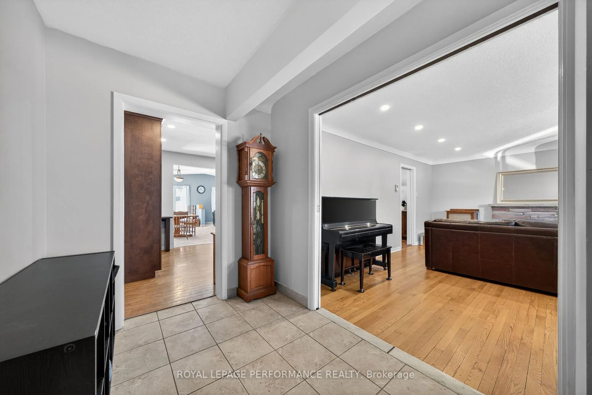 Photo 5 of 1182 Greyrock Crescent, Ottawa, Copeland Park — HOMEH